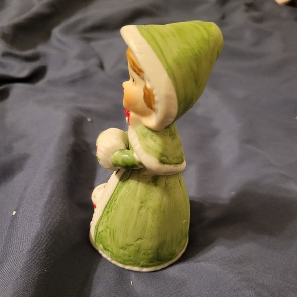 Vintage Royal Majestic Porcelain Bisque Merri-Bells GIRL WITH MUFF by JASCO 1978 - Picture 2 of 5